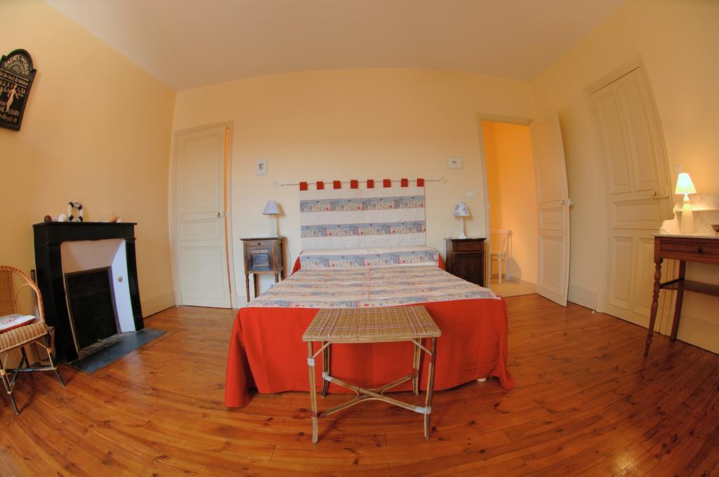 La Maison De Mariecamille Hotel Saint-Germain-Lembron Zewnętrze zdjęcie
